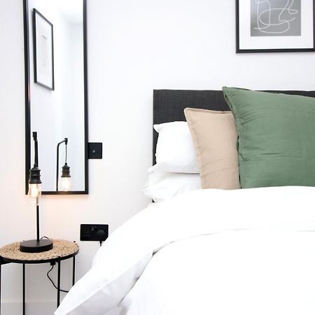 סווינדון 2 Bedroom With Free Parking מראה חיצוני תמונה