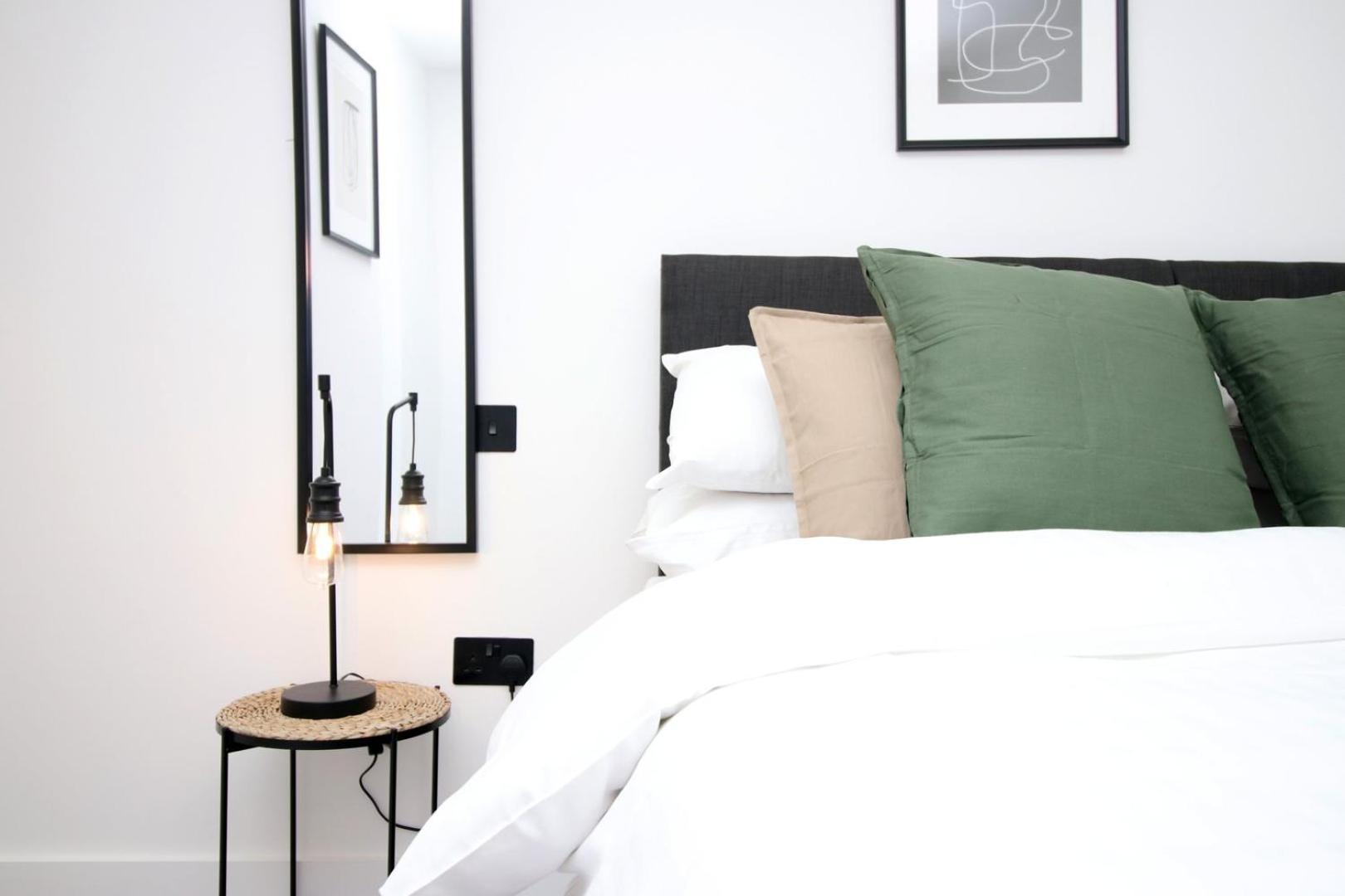 סווינדון 2 Bedroom With Free Parking מראה חיצוני תמונה