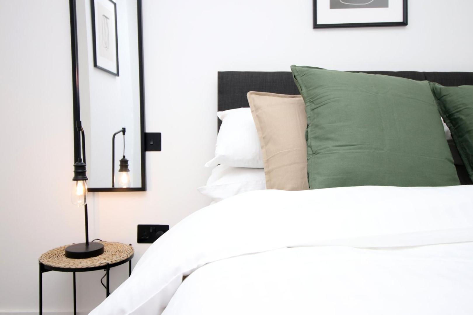 סווינדון 2 Bedroom With Free Parking מראה חיצוני תמונה
