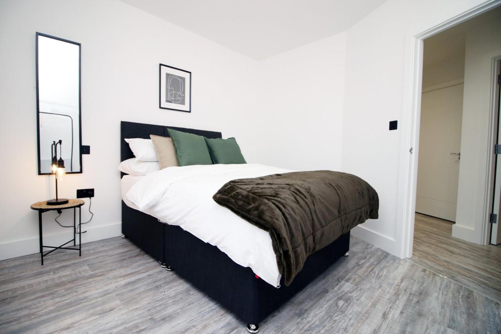 סווינדון 2 Bedroom With Free Parking מראה חיצוני תמונה