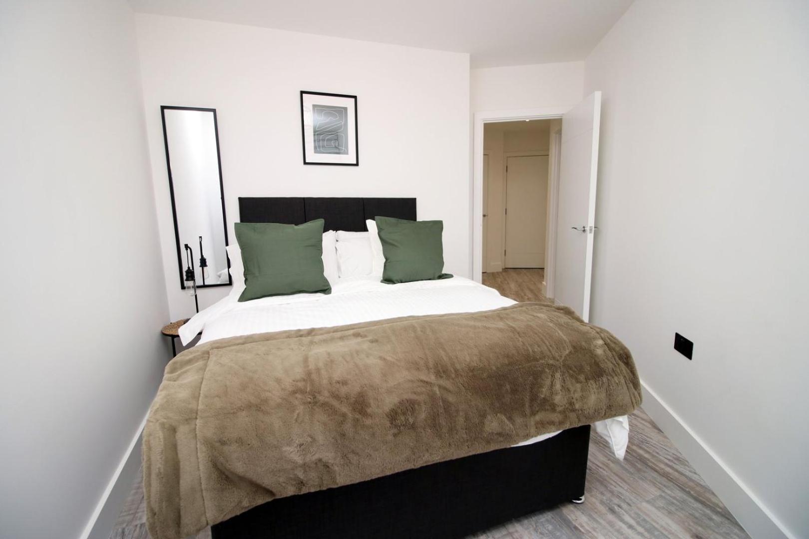סווינדון 2 Bedroom With Free Parking מראה חיצוני תמונה