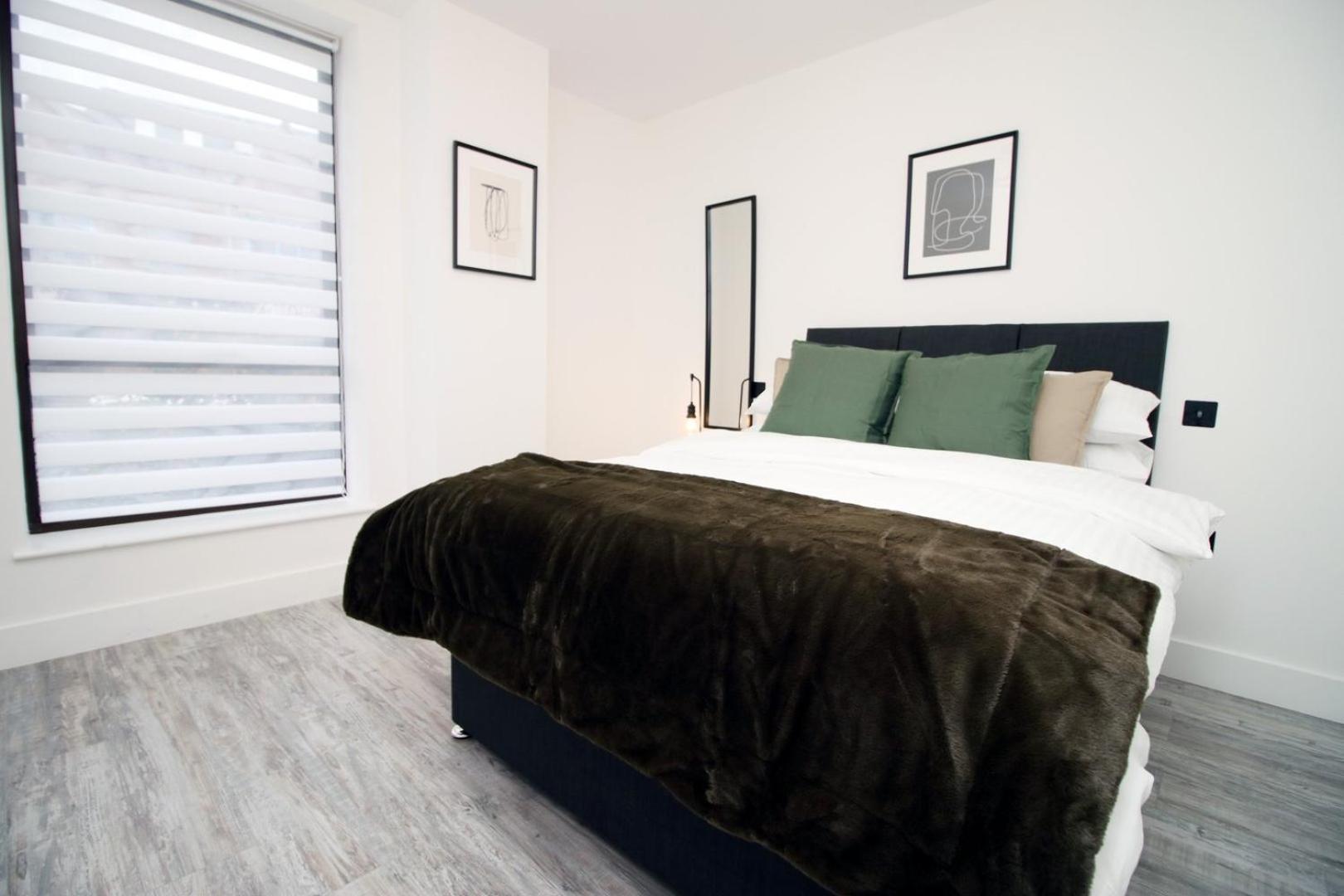 סווינדון 2 Bedroom With Free Parking מראה חיצוני תמונה