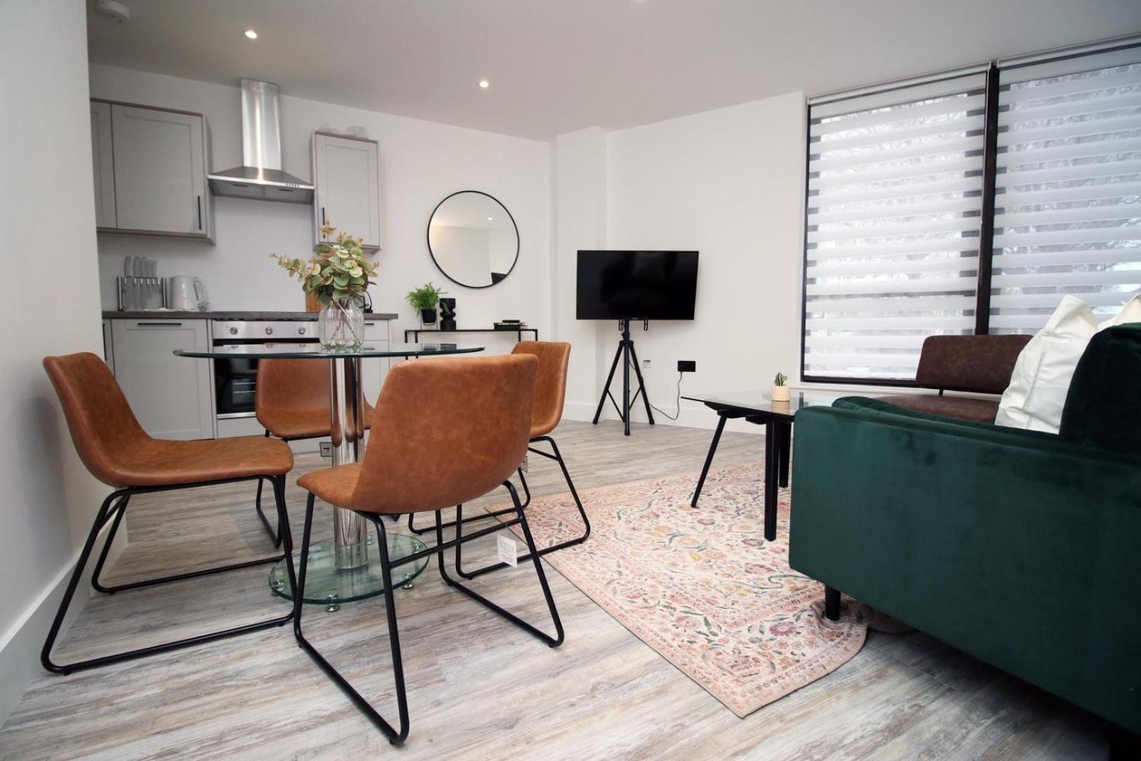סווינדון 2 Bedroom With Free Parking מראה חיצוני תמונה